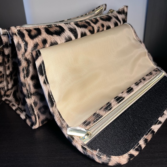 Quo Beauty meow carry all clutch cosmetic travel case (NWT) - Picture 8 of 9